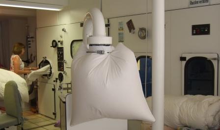 Abfüllkammer rechts / Federnwaage vorne